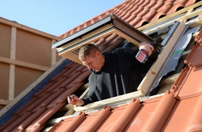 Pose de fenêtres de toit Velux à Monthault
